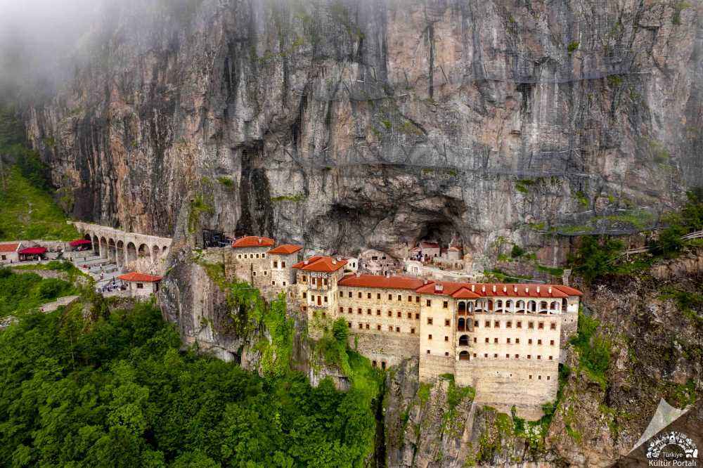 Rize çıkışlı Sümela Manastırı turu 2026 Karadeniz Trabzon Maçka Altındere Milli Parkı tarihi manastır ve doğa manzarası